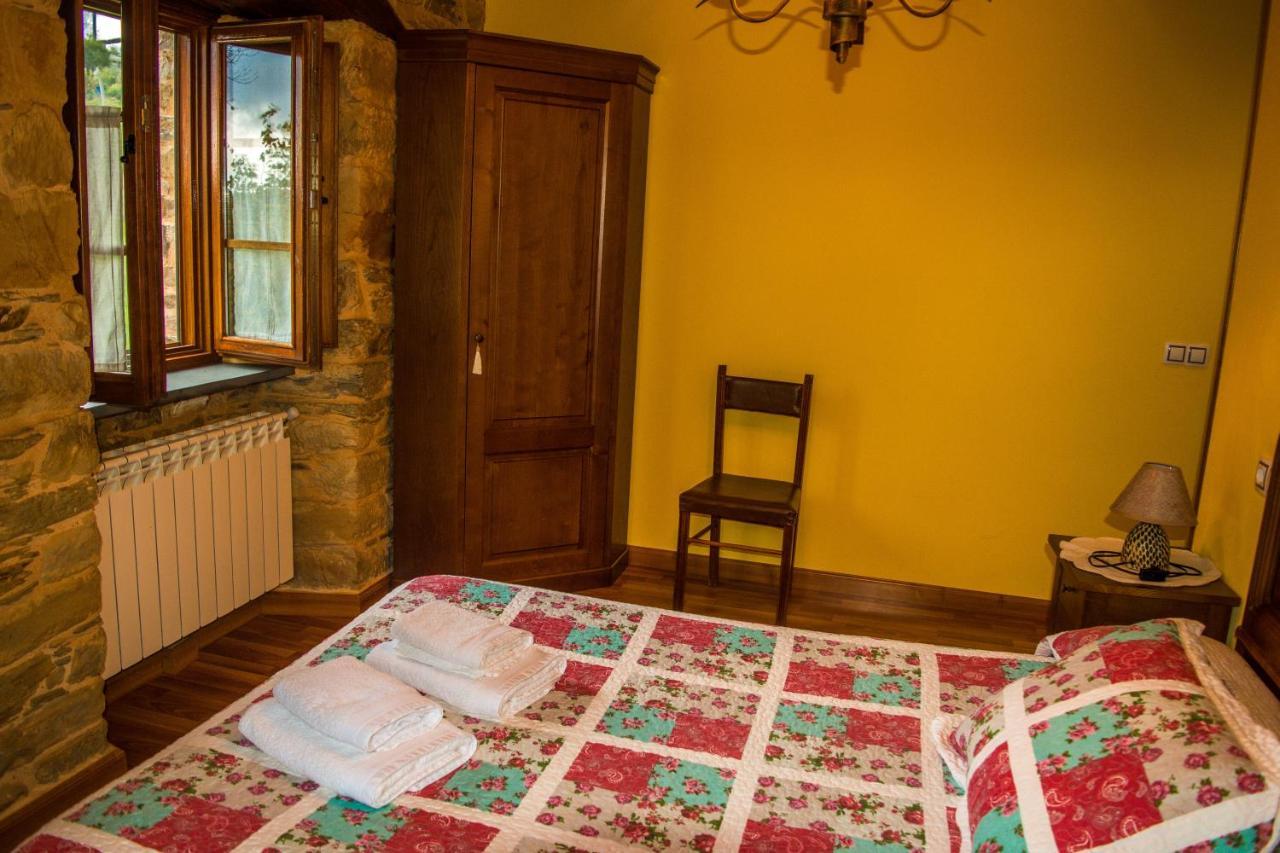 Apartamentos Rurales Tia Vicenta Santa Eulalia de Oscos Exteriör bild