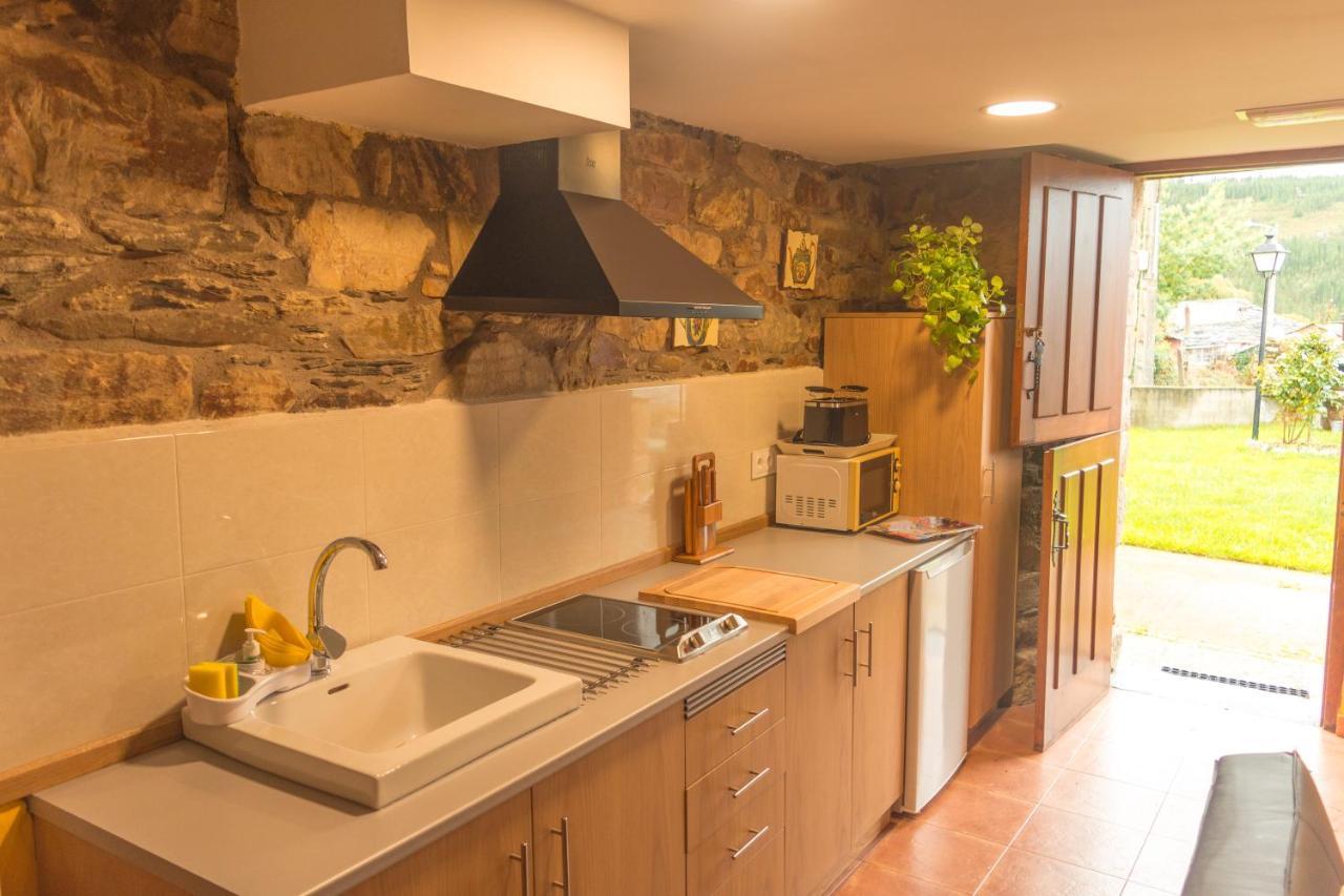 Apartamentos Rurales Tia Vicenta Santa Eulalia de Oscos Exteriör bild