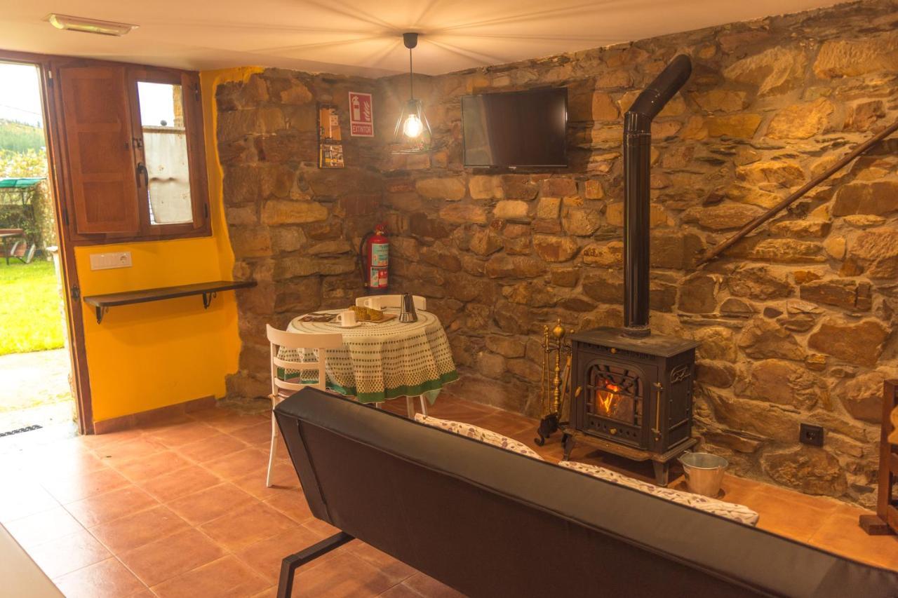 Apartamentos Rurales Tia Vicenta Santa Eulalia de Oscos Exteriör bild