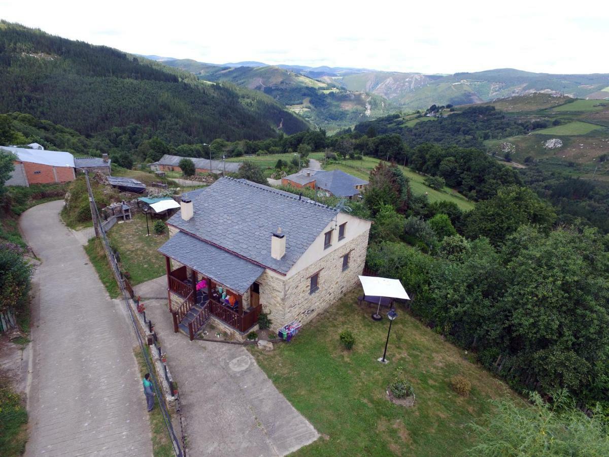 Apartamentos Rurales Tia Vicenta Santa Eulalia de Oscos Exteriör bild